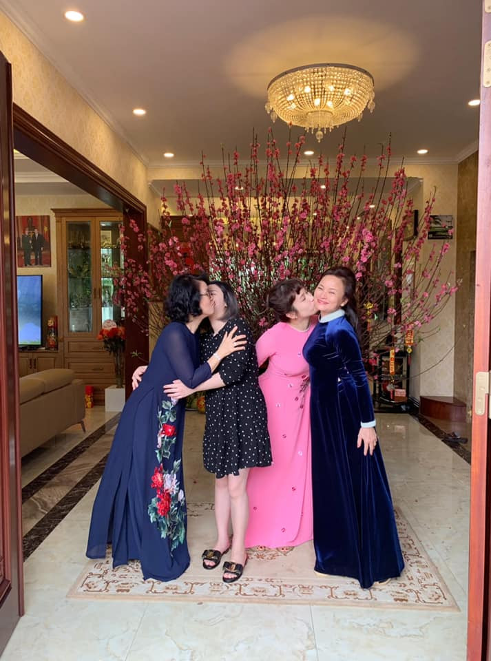 Không chỉ công việc, gia đình mà quan hệ mẹ chồng nàng dâu của phi công Trang Nhung cũng khiến nhiều chị em phải ngưỡng mộ