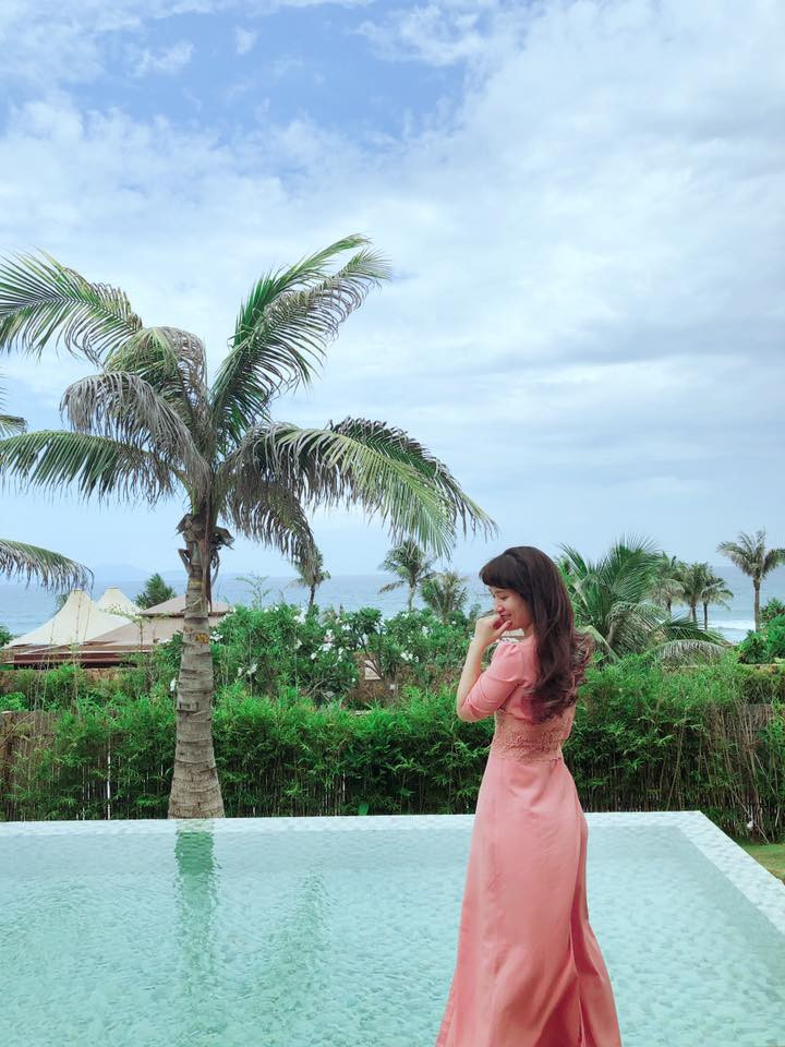 Với thành tích học tập và huấn luyện tốt, Trang Nhung tự hào là nữ phi công đầu tiên điều khiển máy bay Airbus 320 và mới đây nhất là Airbus 321 với hơn 200 chỗ ngồi.