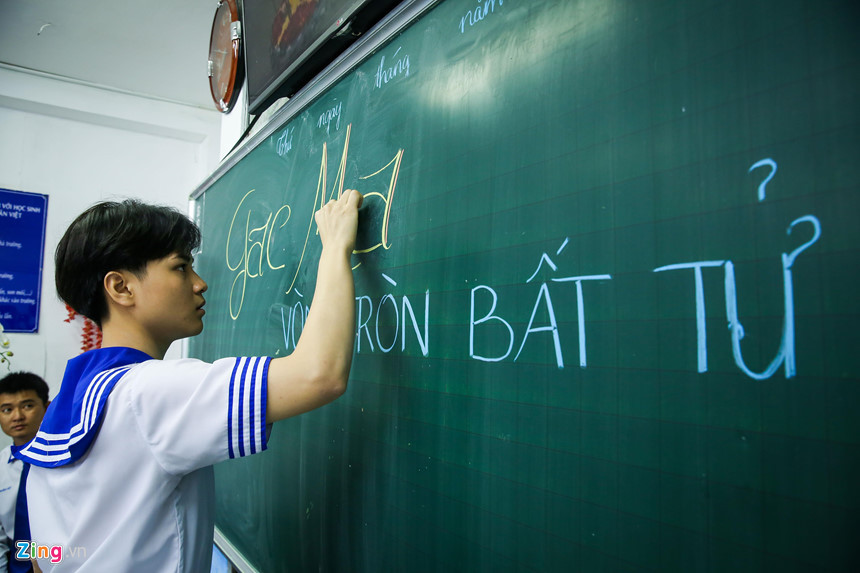 Hơn 500 học sinh Sài Gòn tưởng niệm sự kiện Gạc Ma lịch sử - Hình 8 Hon 500 hoc sinh Sai Gon tuong niem su kien Gac Ma lich su-Hinh-8