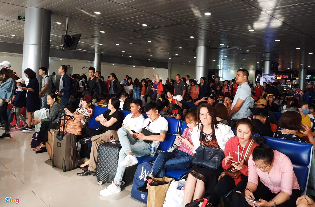 Vi sao Tan Son Nhat bi xep 'bet bang' ve chat luong dich vu-Hinh-12