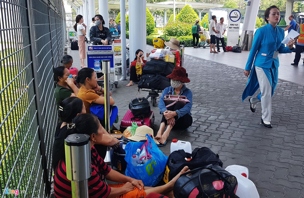 Theo Cục Hàng không, lý do giảm điểm của Cảng hàng không Tân Sơn Nhất là lượng khách tăng cao, đạt trên 38 triệu khách, trong khi công suất thiết kế chỉ 25 triệu. Về tổng thể, điểm trung bình các tiêu chí tại cảng hàng không Tân Sơn Nhất không đổi so với năm 2017.