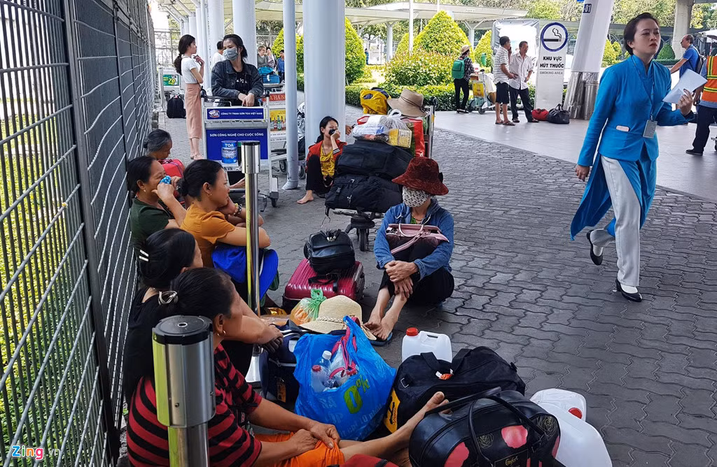 Vi sao Tan Son Nhat bi xep 'bet bang' ve chat luong dich vu-Hinh-4