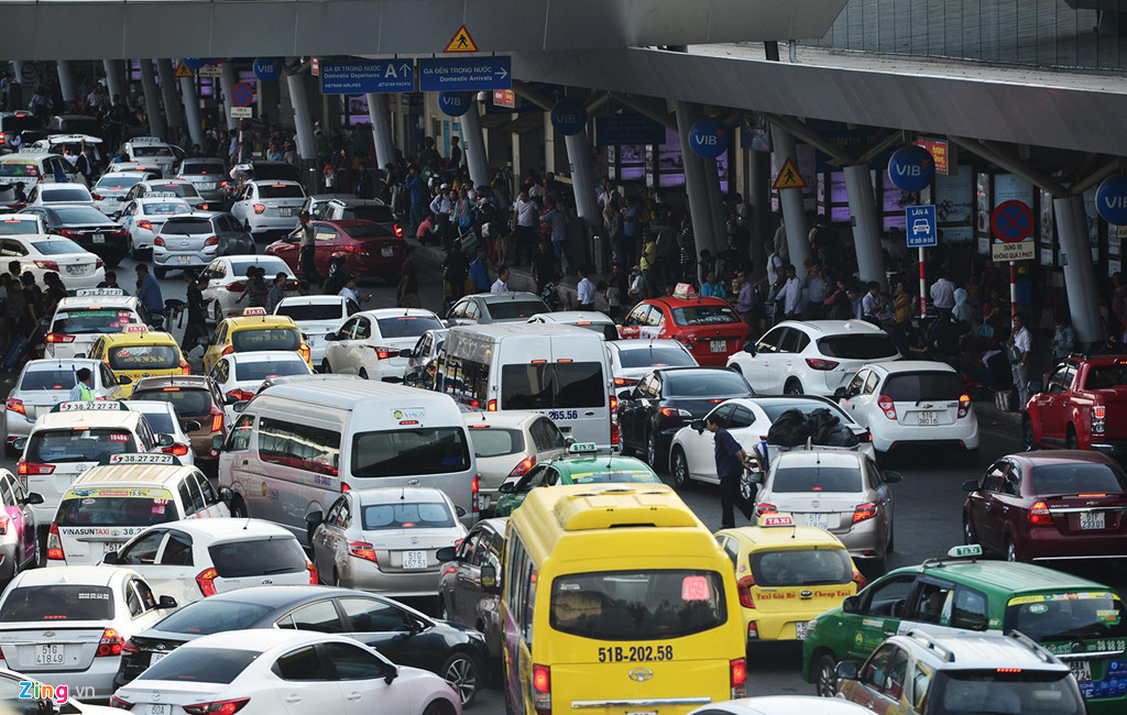 Các điểm số thấp nhất của sân bay Tân Sơn Nhất thể hiện tại 6 trong số 7 nhóm tiêu chí đánh giá, chỉ cao hơn sân bay Phú Quốc tại mục phòng chờ sân bay. So với năm 2017, các cảng hàng không đều tăng điểm, trừ Tân Sơn Nhất.