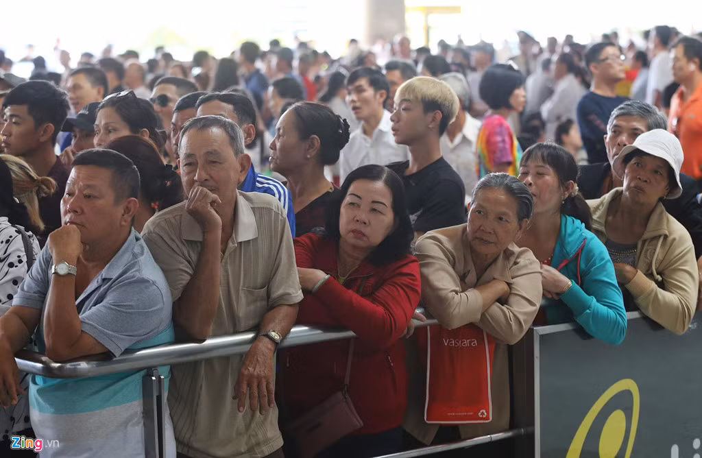 Vi sao Tan Son Nhat bi xep 'bet bang' ve chat luong dich vu-Hinh-6