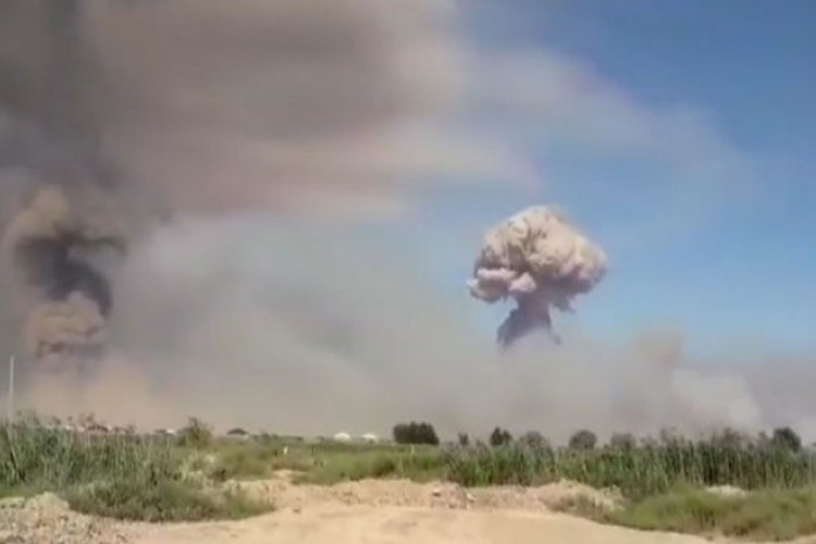 Đánh giá về nguy cơ Mỹ tiến hành cuộc tấn công tên lửa quy mô lớn nhằm vào căn cứ không quân Hmeimim của Nga có thể khó diễn ra, nhưng không thể loại trừ khả năng điều này sẽ được phiến quân thân Thổ Nhĩ Kỳ thực hiện.