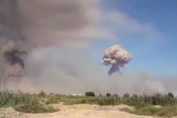 Đánh giá về nguy cơ Mỹ tiến hành cuộc tấn công tên lửa quy mô lớn nhằm vào căn cứ không quân Hmeimim của Nga có thể khó diễn ra, nhưng không thể loại trừ khả năng điều này sẽ được phiến quân thân Thổ Nhĩ Kỳ thực hiện.