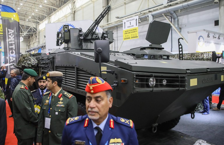 Hệ thống giáp đặc biệt là phần trước và hai bên thân xe được thiết kế vững chắc nhằm chống lại được cả đạn súng máy hạng nặng.