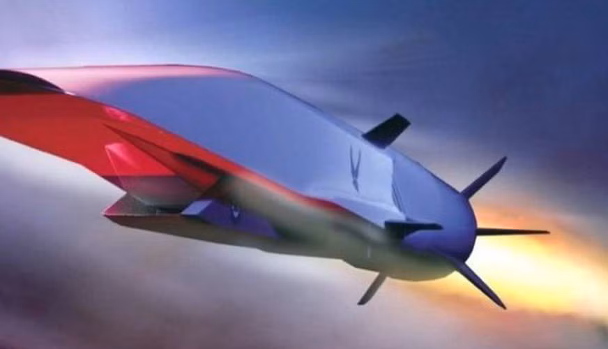 Bên cạnh đó theo nguồn tin này, ban đầu tên lửa diệt hạm siêu thanh 3M22 Zircon đã được lên kế hoạch thử nghiệm với tàu ngầm K-561 Kazan - chiếc đầu tiên của Dự án 885M.