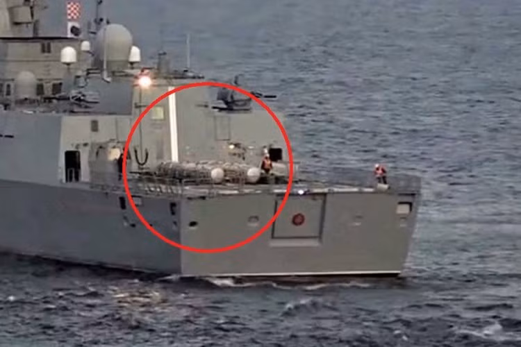 Công việc phát triển tên lửa Zircon được bảo mật thông tin rất kỹ lưỡng, phải đến cuối tháng 11/2019 thì hình ảnh đầu tiên cho thấy vũ khí này bắt đầu bước vào giai đoạn thử nghiệm mới được tiết lộ.