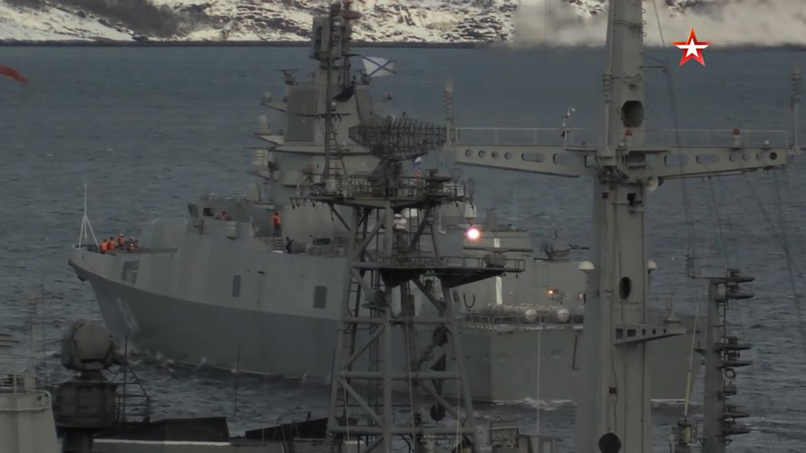 Khi đó các ống phóng tên lửa Zircon đã được nhìn thấy đặt trên sàn đáp trực thăng của tàu hộ vệ hạng nặng Đô đốc Gorshkov - Dự án 22350, có nhận định rằng bài kiểm tra đầu tiên chỉ là đánh giá sự tương thích với hệ thống điều khiển hỏa lực.