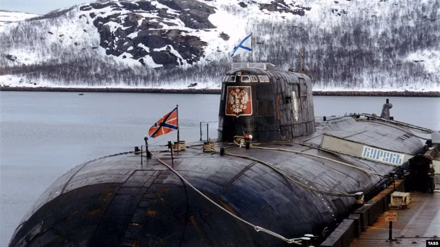 Các chuyên gia quân sự nhận định rằng tàu ngầm Nga có thể bị theo dõi bằng cách đánh giá các thay đổi trong trường điện từ, qua đó thiết lập được vị trí chính xác của tàu ngầm với độ chính xác đến từng mét.