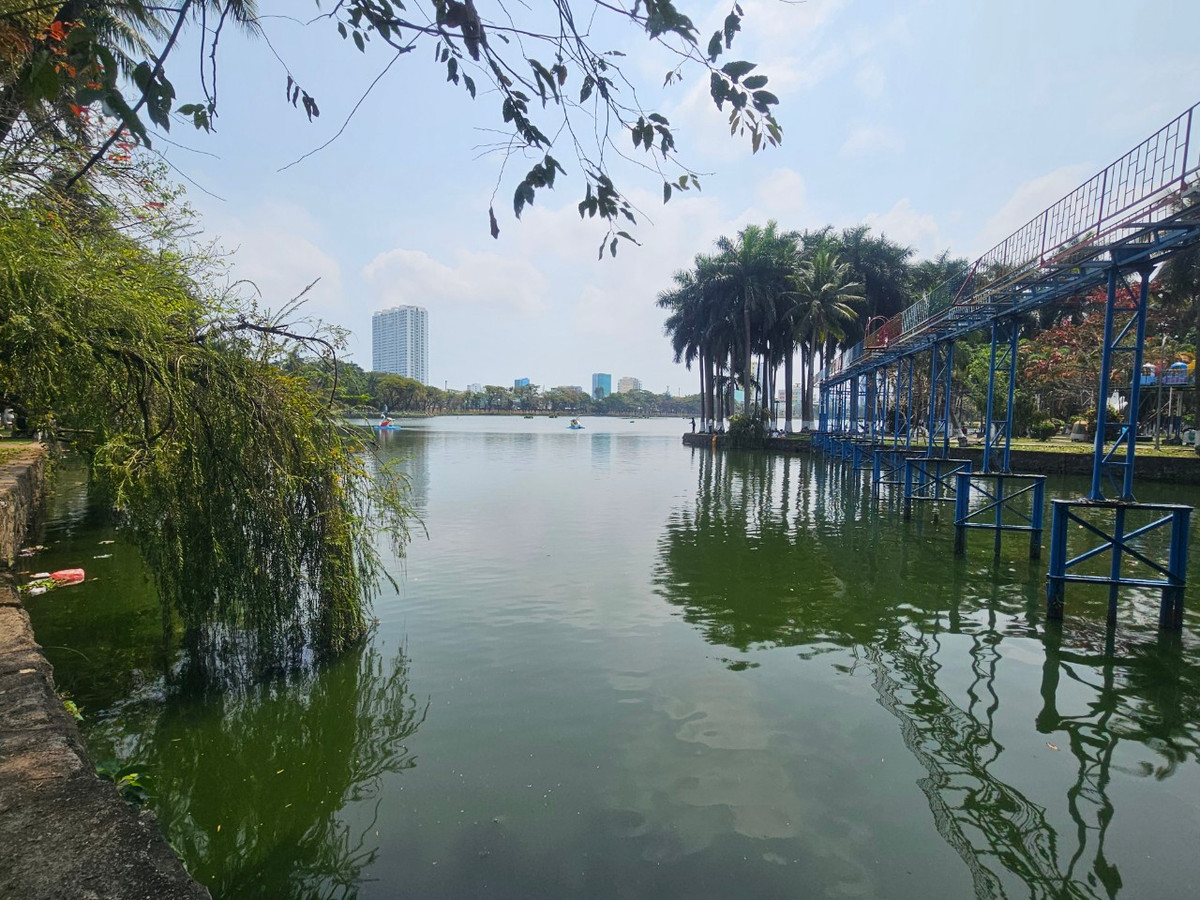 Với diện tích mặt hồ 106.301m2, hồ nước tại Công viên 29/3 được xem là hồ điều tiết lớn nhất ở trung tâm TP Đà Nẵng.