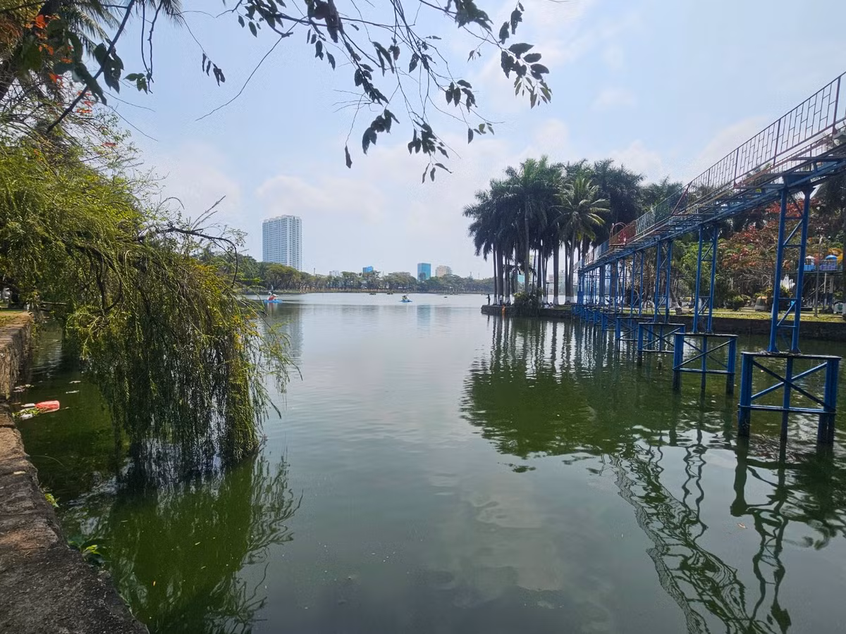 Với diện tích mặt hồ 106.301m2, hồ nước tại Công viên 29/3 được xem là hồ điều tiết lớn nhất ở trung tâm TP Đà Nẵng.