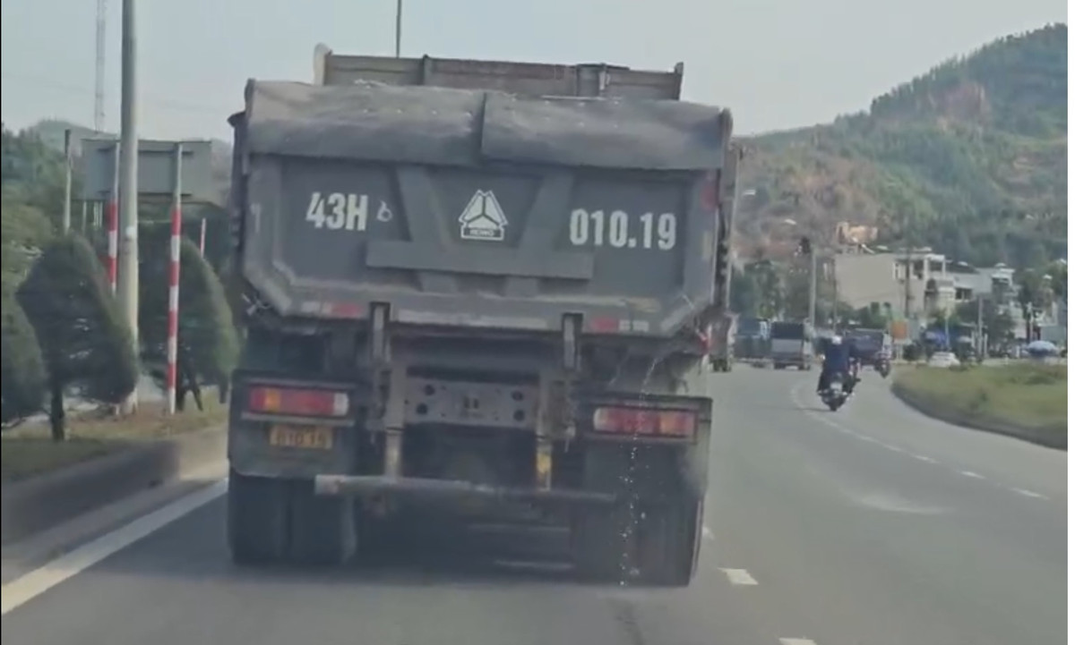 Đà Nẵng: Xe chở cát ướt hoạt động rầm rộ, đủ “chiêu” trốn CSGT Da Nang: Xe cho cat uot hoat dong ram ro, du “chieu” tron CSGT