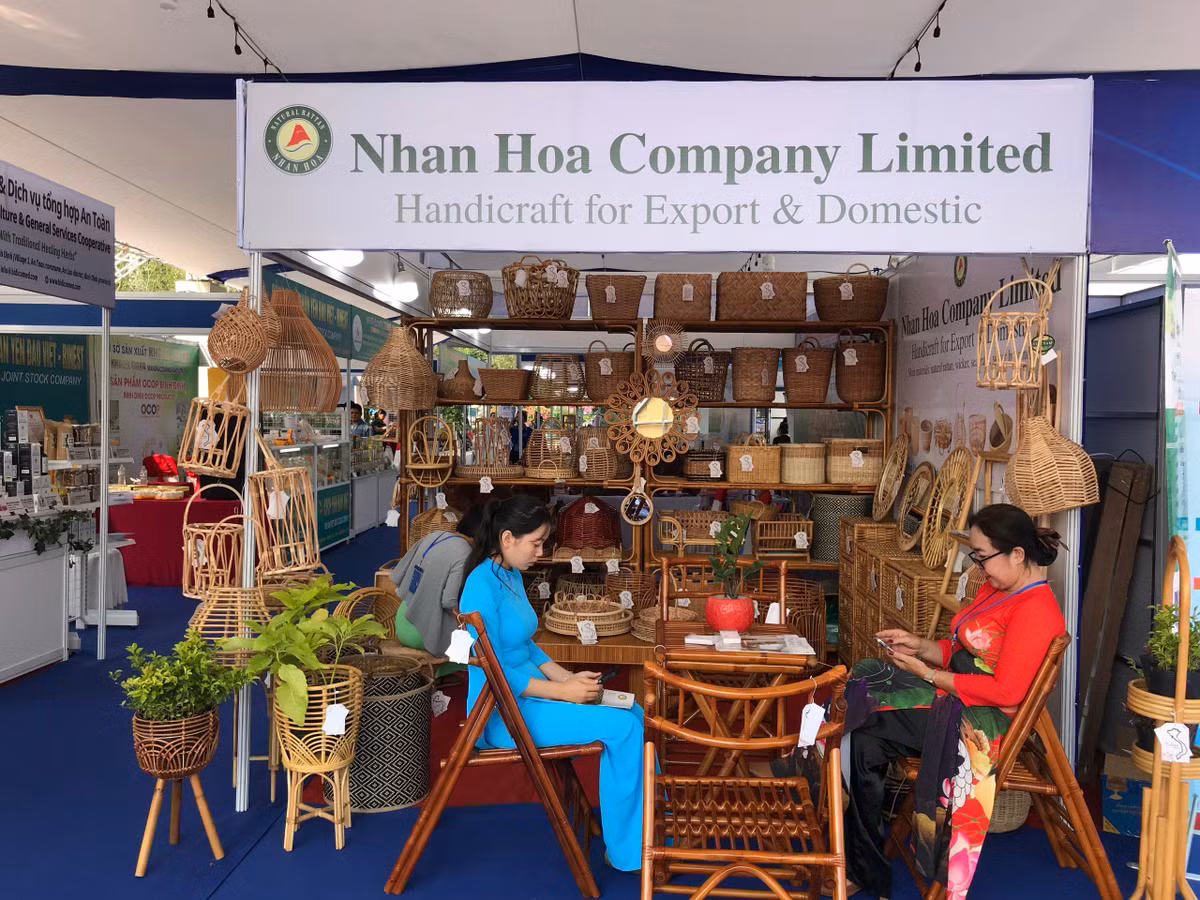 Các sản phẩm thủ công làm từ nguyên liệu như mây, tre là mặt hàng xuất khẩu chủ lực của nhiều doanh nghiệp tới các thị trường Nhật, mỹ, EU.