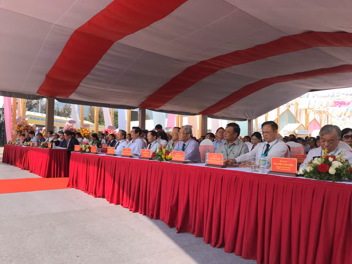 Gan 1.000 gian hang tham du Hoi cho quoc te tai Quy Nhon-Hinh-3