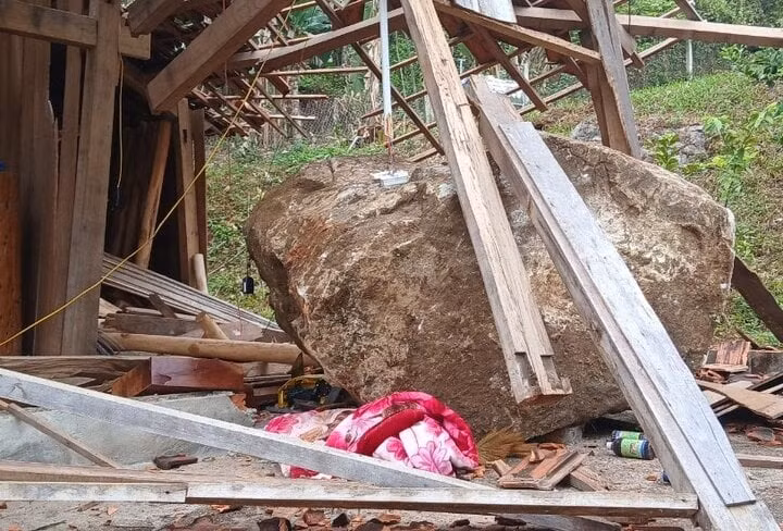 Quang Nam: Tang da lon lan sap nha dan sau tieng no