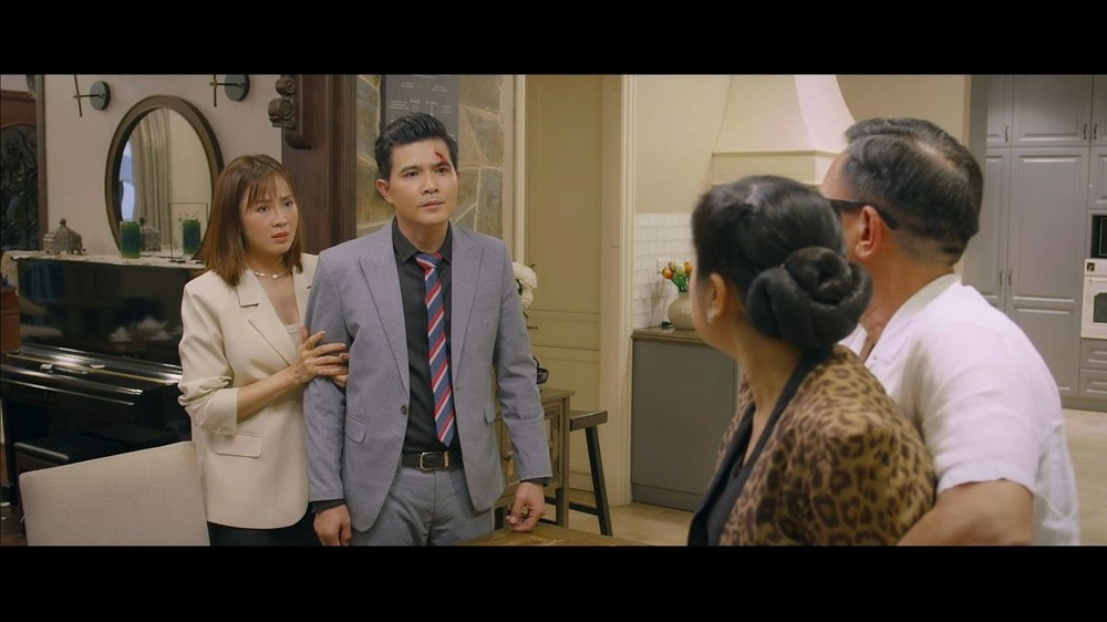 Quang Su bi nem bat, tat lat mat trong 