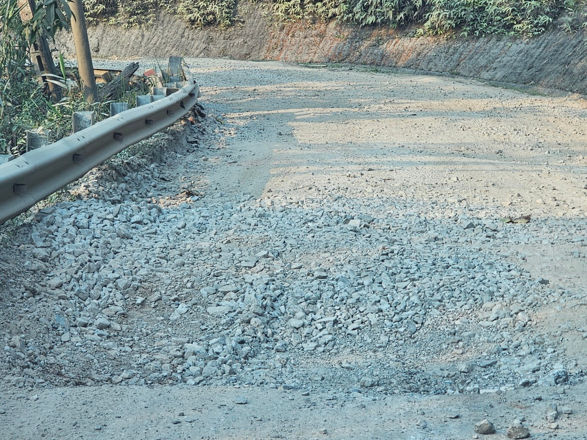 Sau một thời gian dài đưa vào sử dụng, QL 14D ngày càng xuống cấp nghiêm trọng.