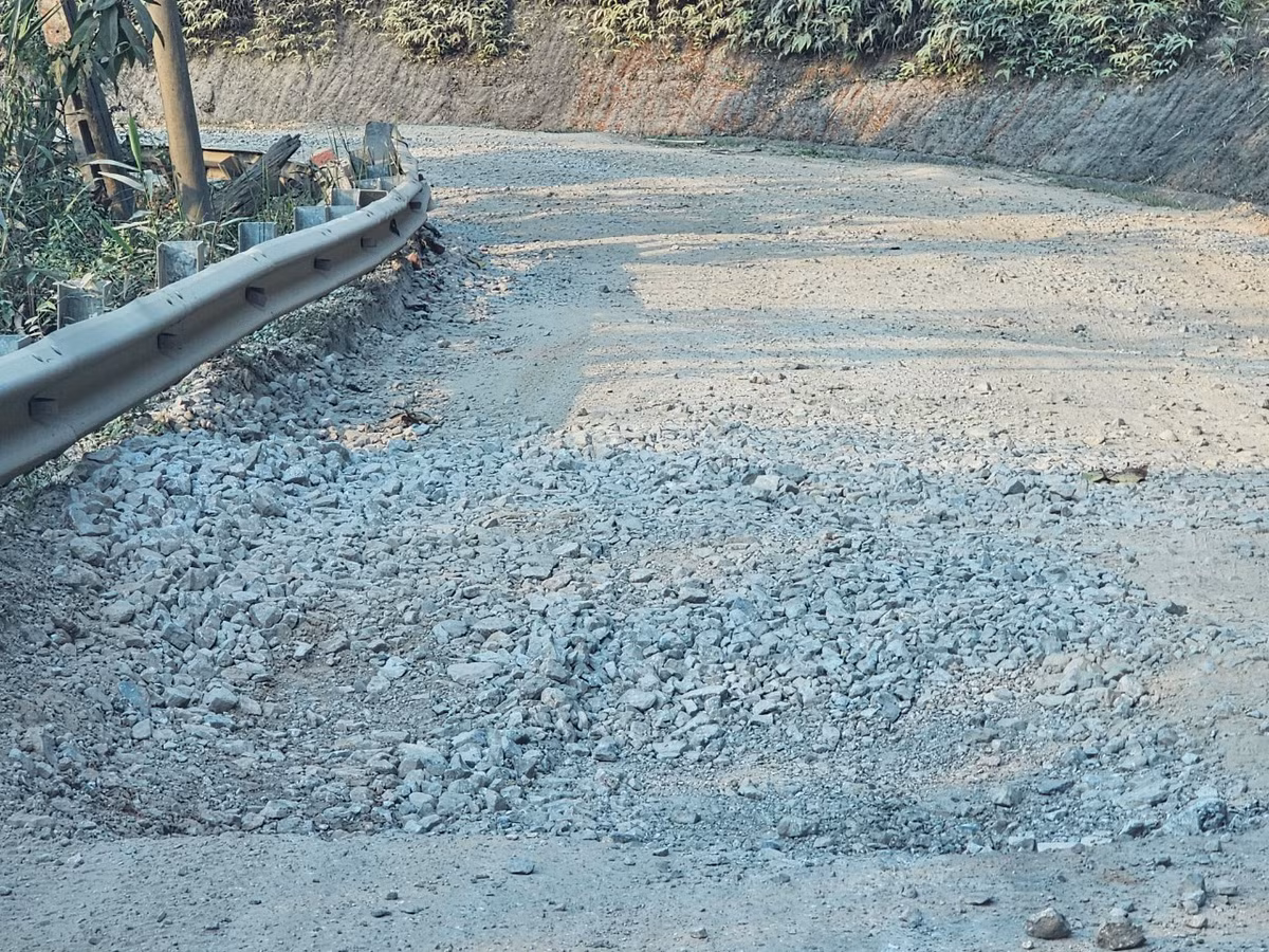 Sau một thời gian dài đưa vào sử dụng, QL 14D ngày càng xuống cấp nghiêm trọng.