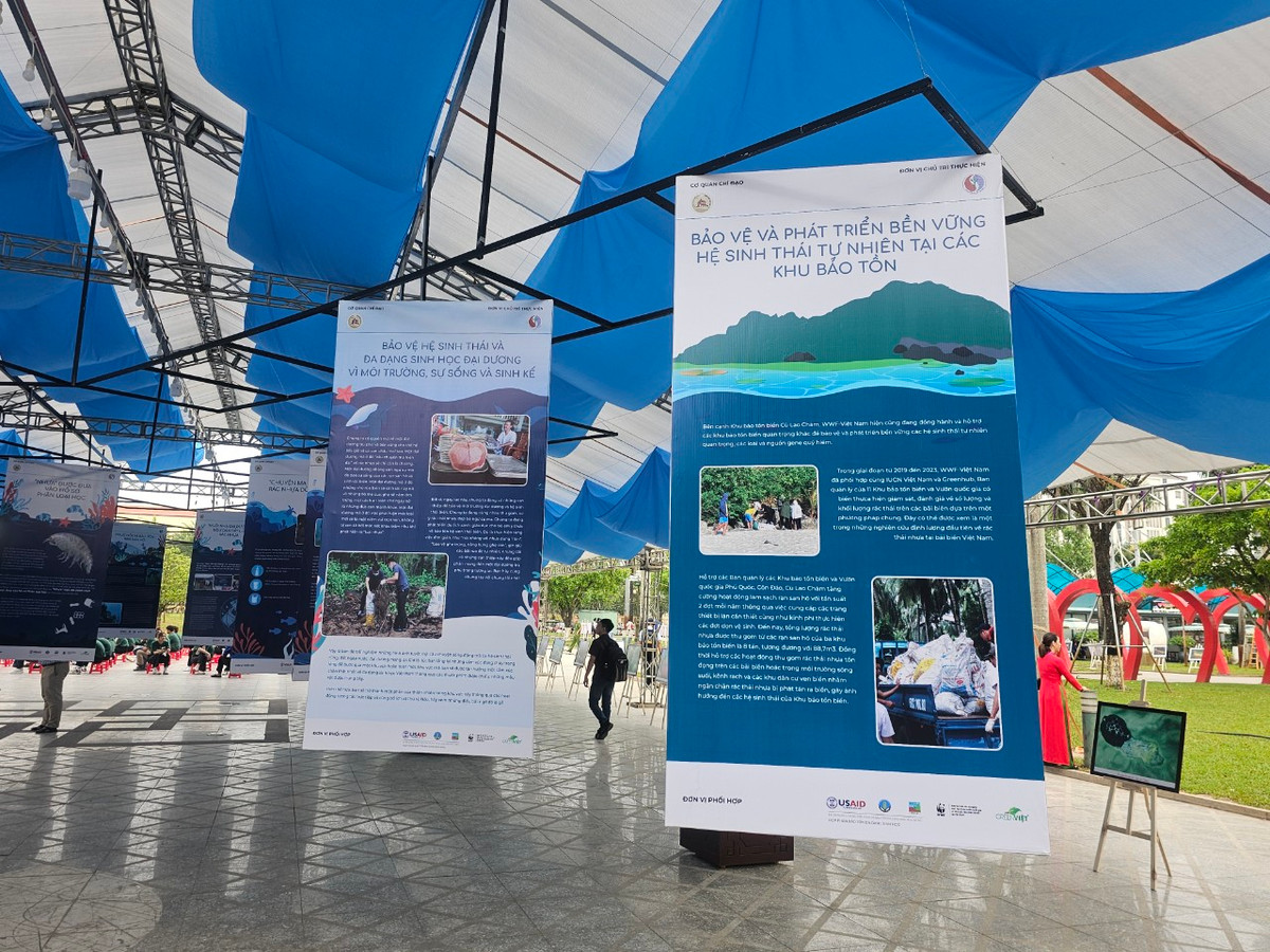 Triển lãm trưng bày 64 khung nội dung, mẩu chuyện và gần 100 tấm ảnh về đa dạng sinh học.