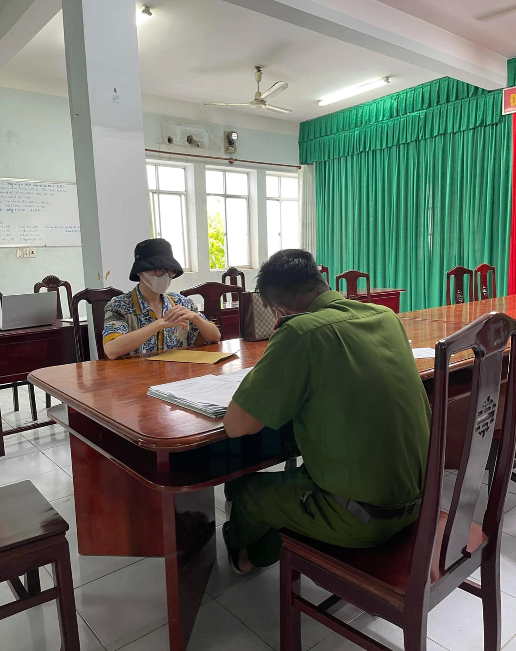 Loat nghe si Viet bi lua tien mot cach ngo ngan kho tin-Hinh-2