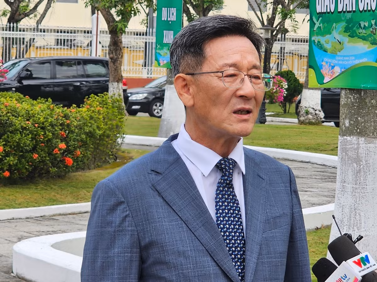 "Với tư cách là nhà đầu tư nước ngoài, chúng tôi mong nhận được sự đồng hành, hỗ trợ từ chính quyền địa phương cũng như cấp Trung ương trong việc giải quyết nhanh các vấn đề phát sinh trong quá trình triển khai dự án." một nhà đầu tư chia sẻ.