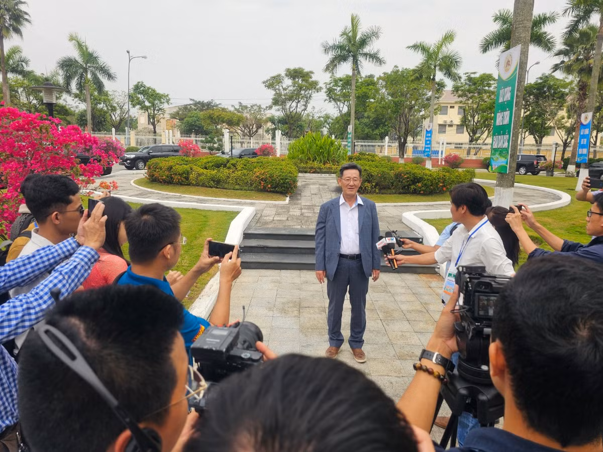 Các báo phỏng vấn nhà đầu tư trước thềm Hội nghị.