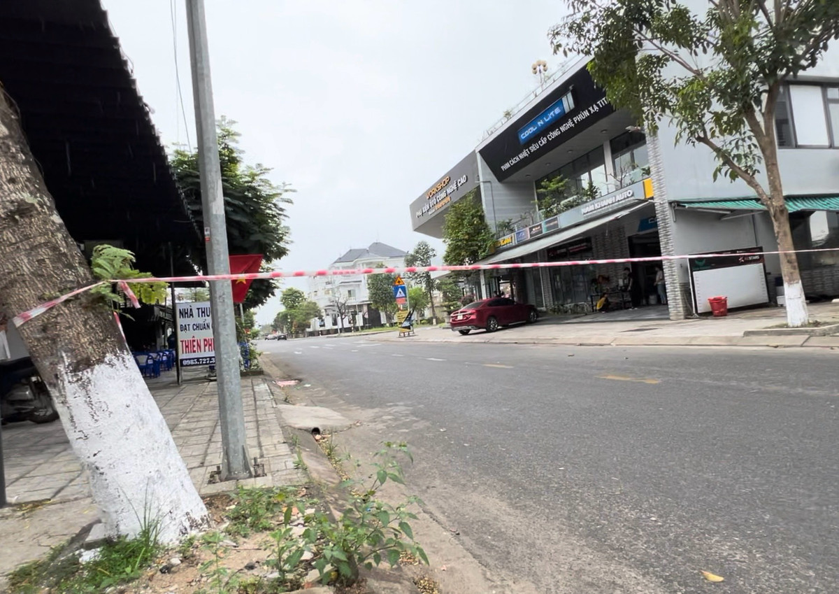 Trong khi đó , vào trưa 8/3, tại khu vực ở gần và xung các tuyến đường dẫn vào nhà Chủ tịch UBND tỉnh Quảng Ngãi Đặng Văn Minh, ở phường Nghĩa Lộ, TP. Quảng Ngãi cũng bị lực lượng chức năng phong toả.