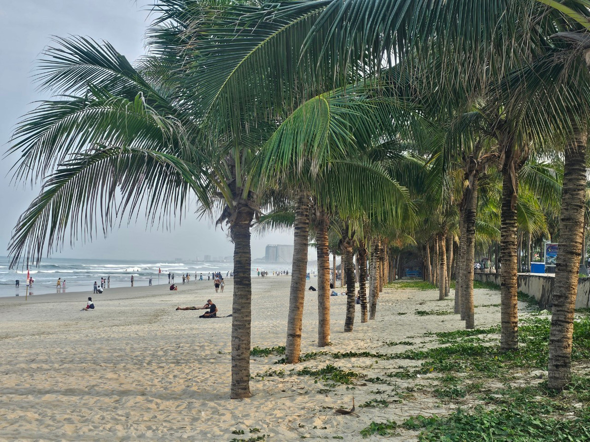 Đây cũng là lần thứ 2 liên tiếp bãi biển Mỹ Khê Đà Nẵng được vinh danh trong danh sách 10 bãi biển đẹp nhất châu Á.