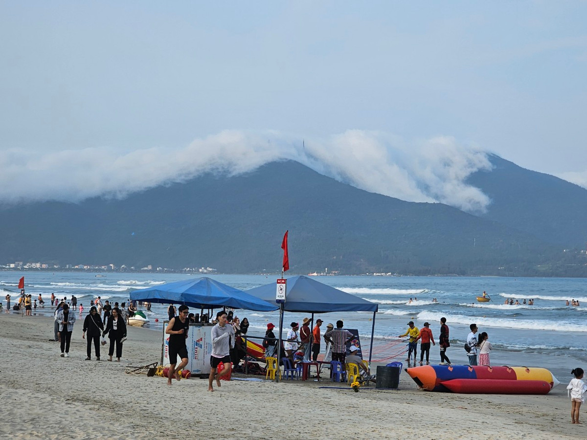 Bảng xếp hạng Những bãi biển đẹp nhất châu Á năm 2024 thuộc giải thưởng Travelers' Choice Awards Best of the Best 2024.