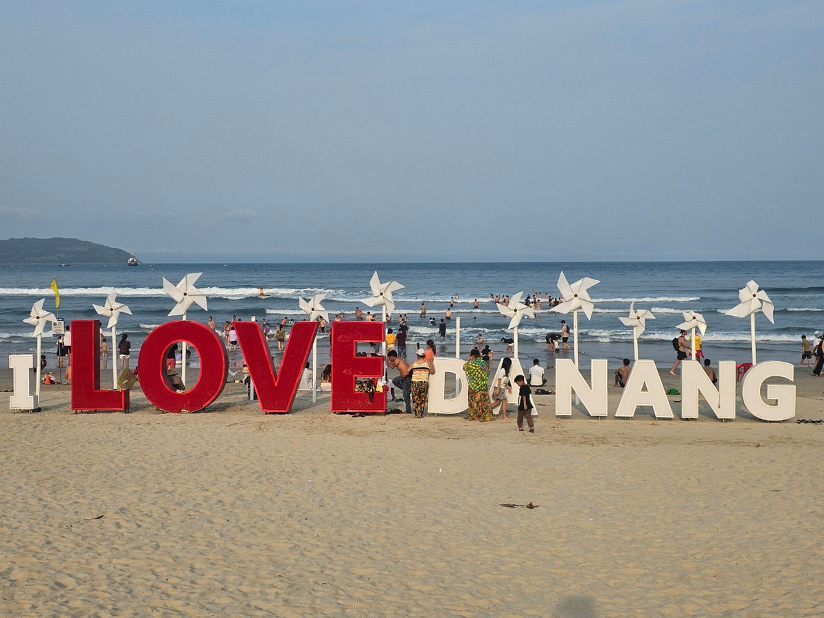 Theo đó, bãi biển Mỹ Khê (Đà Nẵng) được Tripadvisor xếp hạng 6 trong danh sách bình chọn 10 bãi biển đẹp nhất châu Á năm 2024.