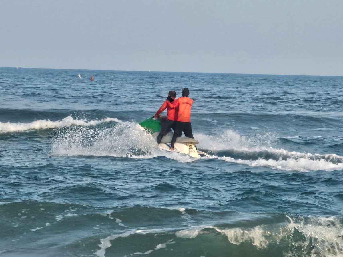 Nhiều hoạt động trải nghiệm dành cho du khách cả trên bãi biển lẫn dưới nước.