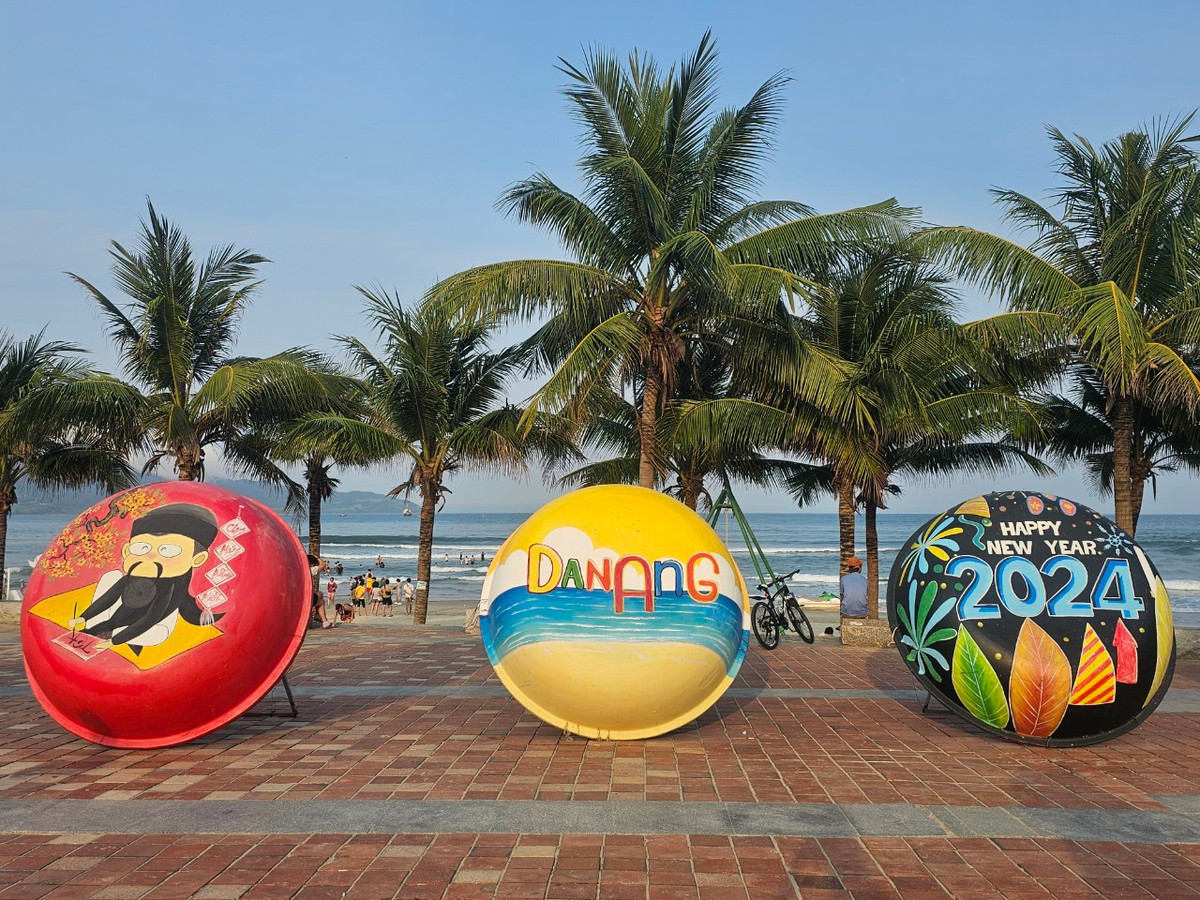 Theo đó, bãi biển Mỹ Khê được du khách chấm 4,5/5 sao trên Tripadvisor với vô số đánh giá tích cực của du khách đến từ khắp nơi trên thế giới.