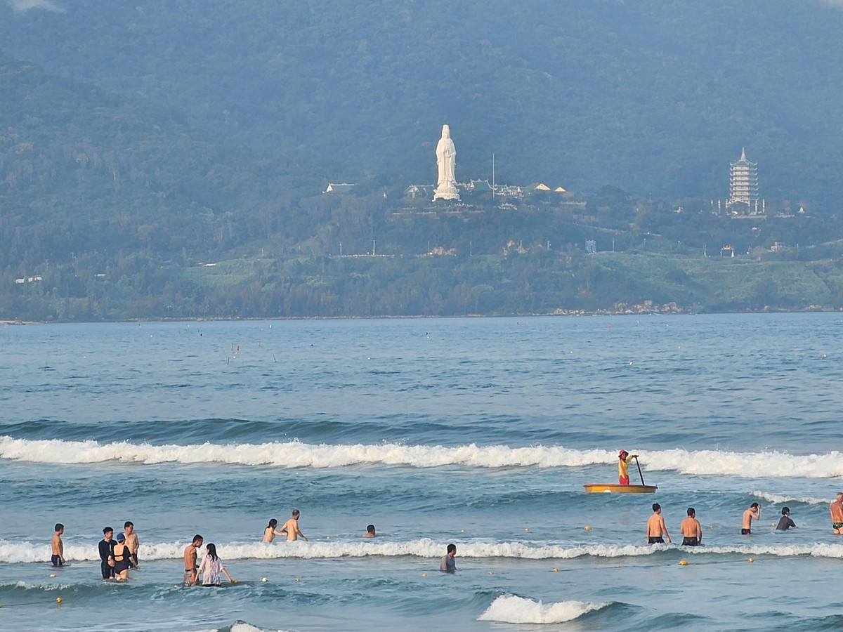 Bãi biển Mỹ Khê Đà Nẵng đáp ứng tất cả các tiêu chuẩn cho du khách đang tìm kiếm một kỳ nghỉ thú vị trên bãi biển.