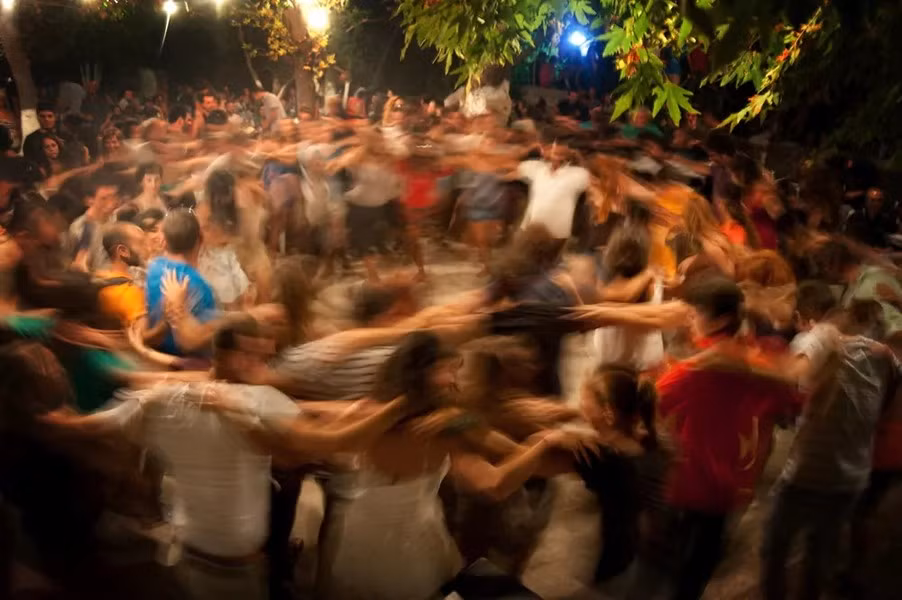 Đặc biệt, người dân nơi đây sống rất lạc quan cũng chính là một phần bí quyết giúp họ có tuổi thọ cao đến vậy