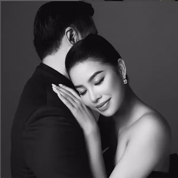 Được biết, chồng Phạm Hương là doanh nhân Bobby Phước Trần, anh là một CEO của tập đoàn lớn có chi nhánh tại nhiều nước Châu Á. Ngoài ra, Bobby Phước Trần còn tham gia vào lĩnh vực bất động sản kiêm luôn đầu tư hỗ trợ các doanh nghiệp mới thành lập. Nam doanh nhân nhiều lần nhận được giải thưởng doanh nhân phong cách và thành đạt nhờ những cống hiến và nỗ lực trong ngành kinh doanh xuất nhập khẩu của mình trong những năm qua.