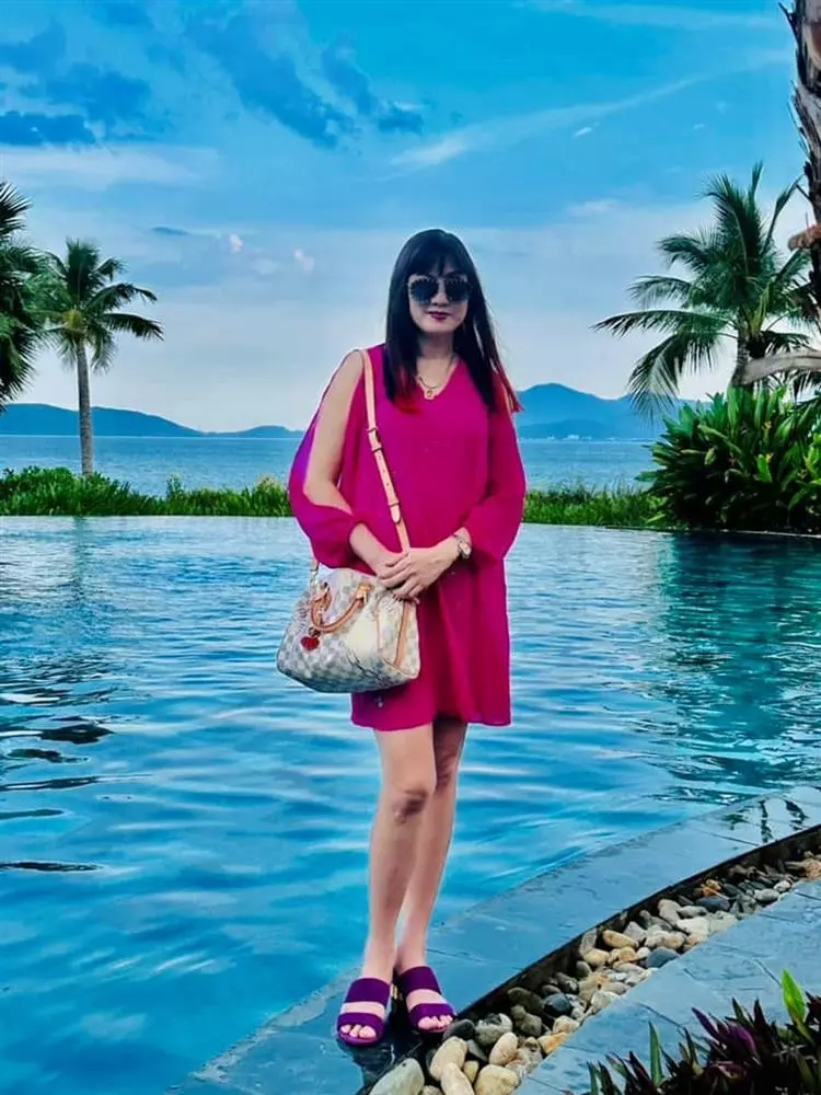 Thời gian gần đây, Hiền Mai có chuyến về Việt Nam thăm gia đình, người thân. Cô cũng thi thoảng xuất hiện ở một số sự kiện của bạn bè trong giới giải trí. Trên trang cá nhân, những hình ảnh đời thường của cô thường nhận nhiều lời khen của khán giả.