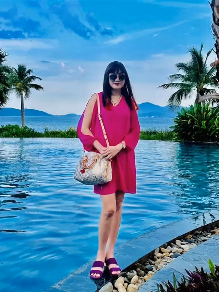 Thời gian gần đây, Hiền Mai có chuyến về Việt Nam thăm gia đình, người thân. Cô cũng thi thoảng xuất hiện ở một số sự kiện của bạn bè trong giới giải trí. Trên trang cá nhân, những hình ảnh đời thường của cô thường nhận nhiều lời khen của khán giả.