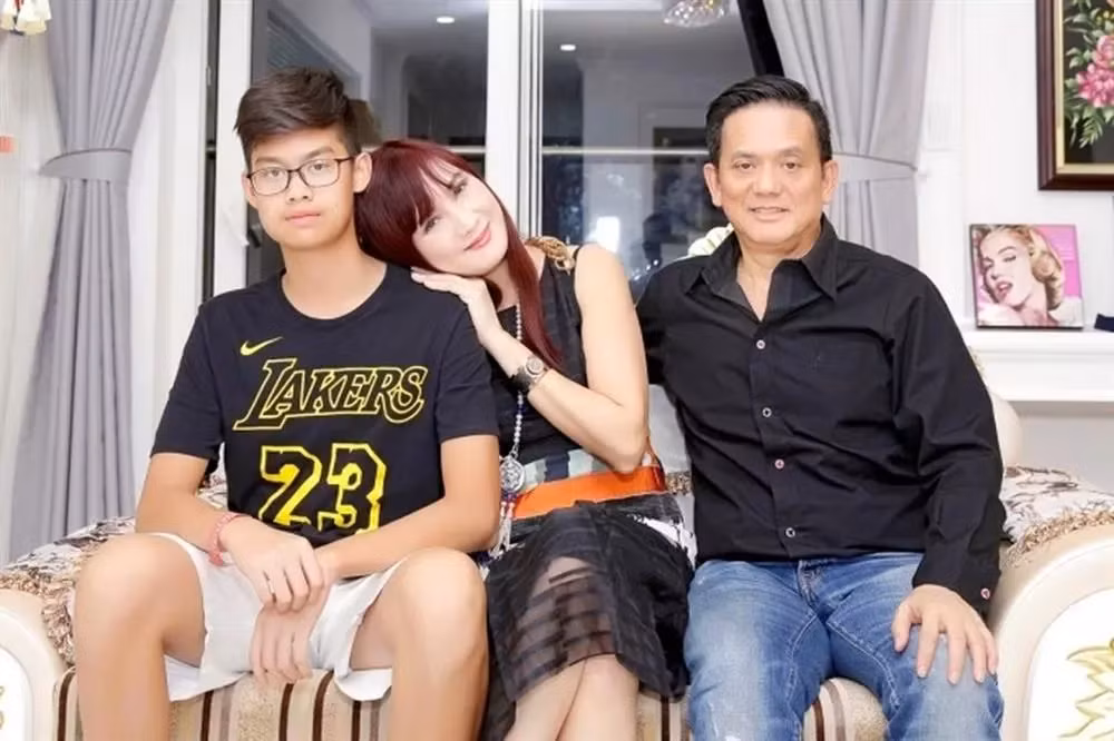 Trong một cuộc phỏng vấn năm 2018, Hiền Mai từng chia sẻ: "Vượt qua tai nạn mà tôi vẫn còn sống, còn giữ được nhan sắc và được làm nghề thực sự là một phép màu và phước lớn lắm". Thời điểm Hiền Mai bị tai nạn, có một người đàn ông ngày ngày vào viện, ân cần chăm sóc. Anh là Việt kiều, có nhà cửa và sự nghiệp vững chắc ở Mỹ. Cảm động tình cảm đó mà 5 năm sau, Hiền Mai lấy anh làm chồng.