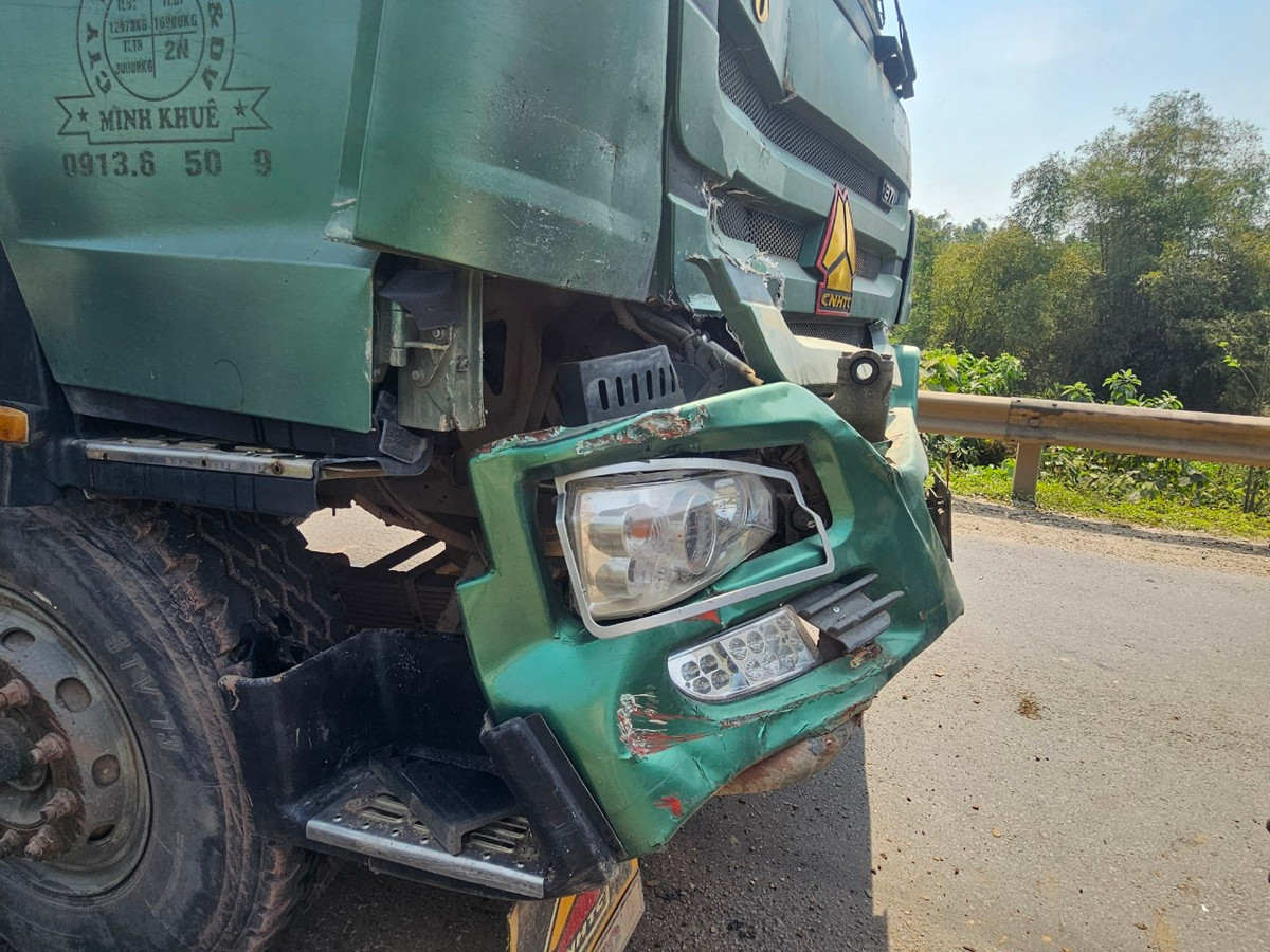 Rất may, vụ va chạm không gây thiệt hại về người.