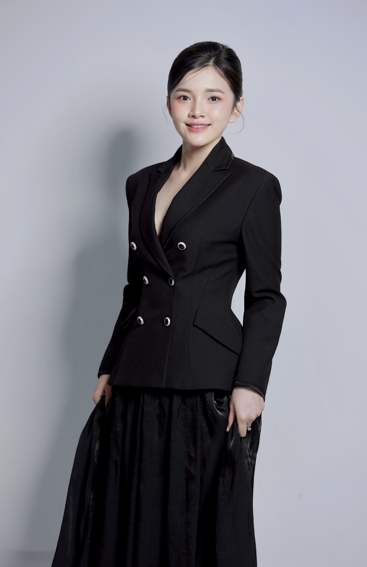 Nu MC Khanh Linh chia se hanh trinh giam 23kg de len song-Hinh-8