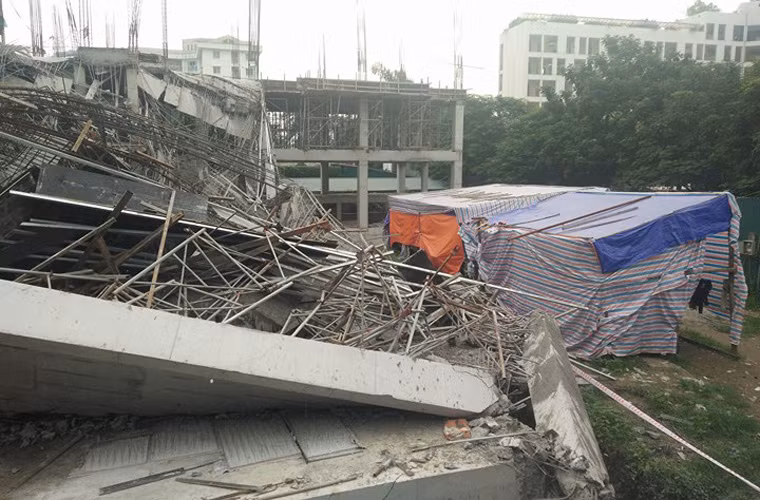 Lán công nhân nằm ngay cạnh khu vực xây dựng trường mầm non Vườn Xanh.