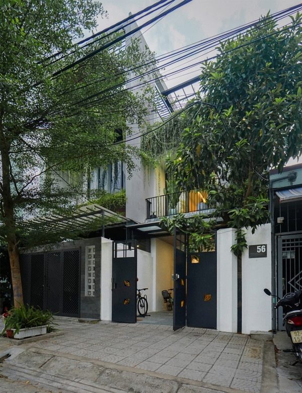 Tọa lạc tại quận Hải Châu (Tp Đà Nẵng), ngôi nhà được xây dựng trên khu đất rộng 90 m2. Ảnh: ECONS Vietnam