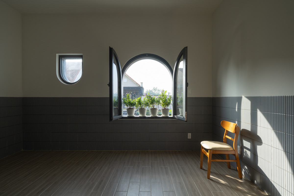 Các phòng ngủ đều có cửa sổ lấy ánh sáng và thông gió. Ảnh: Quang Trần