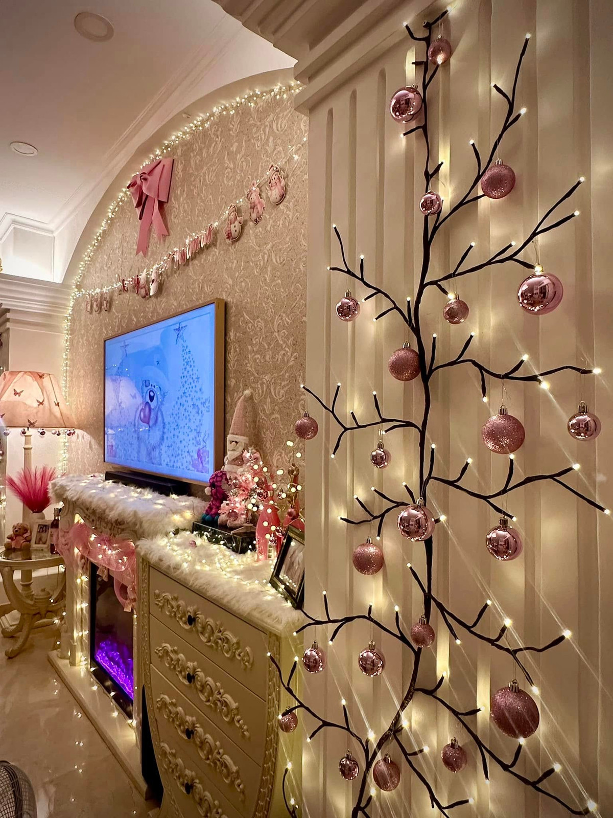 Màu hồng baby mang lại cảm giác nhẹ nhàng, ngọt ngào đồng thời giúp không gian thêm phần nổi bật và cuốn hút. Ảnh: FB Bui Thuy Han