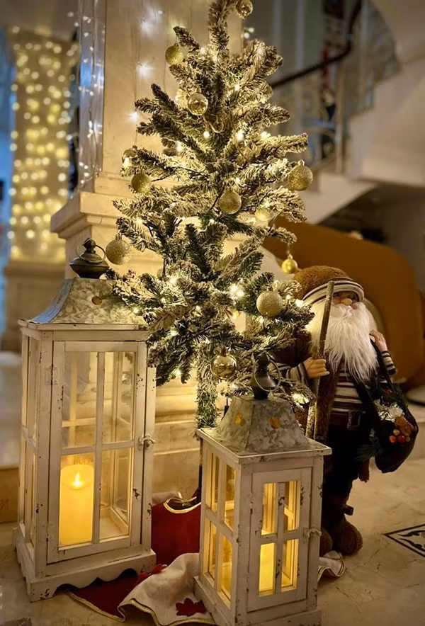 Năm ngoái, biệt thự của Thúy Hạnh - Minh Khang lộng lẫy với tông vàng đồng. Ảnh: FB Bui Thuy Hanh