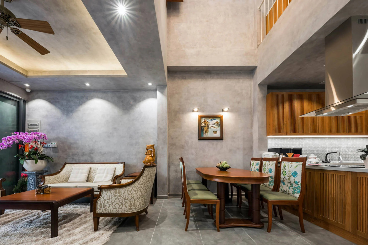 Tầng 1 gồm phòng khách, bếp - bàn ăn và phòng ngủ cho mẹ và dì. Ảnh: DeconPhotoStudio