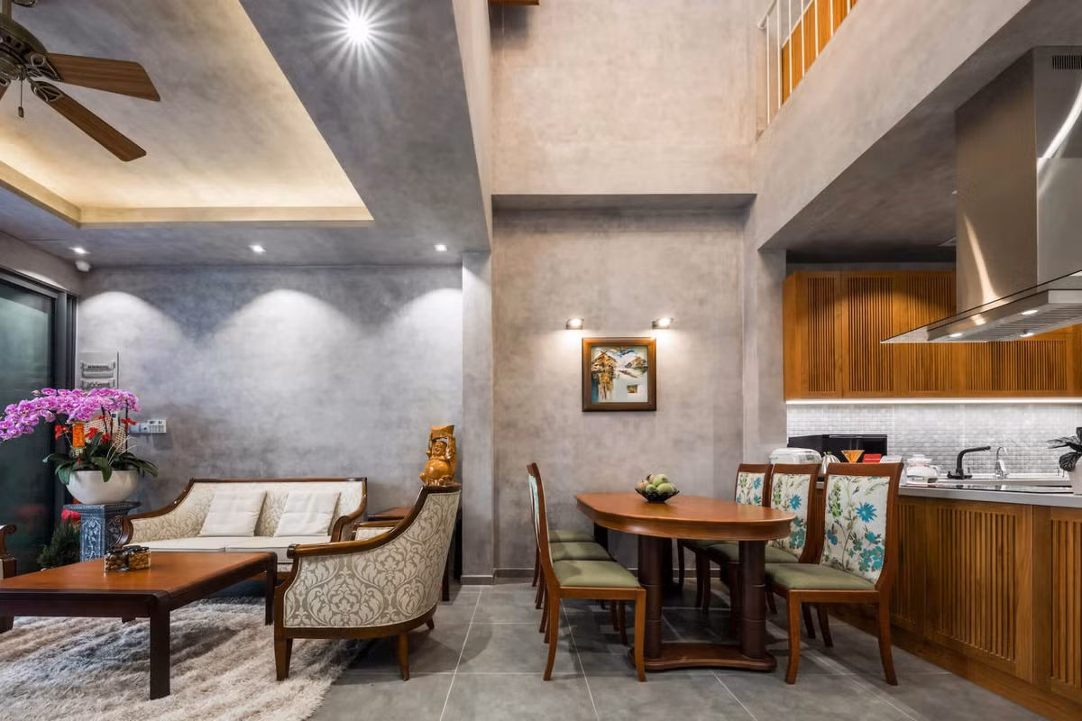 Tầng 1 gồm phòng khách, bếp - bàn ăn và phòng ngủ cho mẹ và dì. Ảnh: DeconPhotoStudio