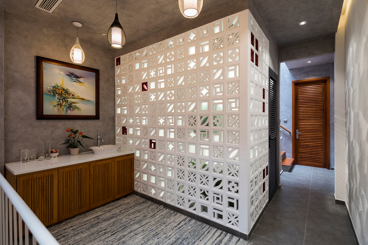 Gạch bông gió được sử dụng vừa tạo điểm nhấn vừa giúp đưa không khí vào bên trong. Ảnh: DeconPhotoStudio